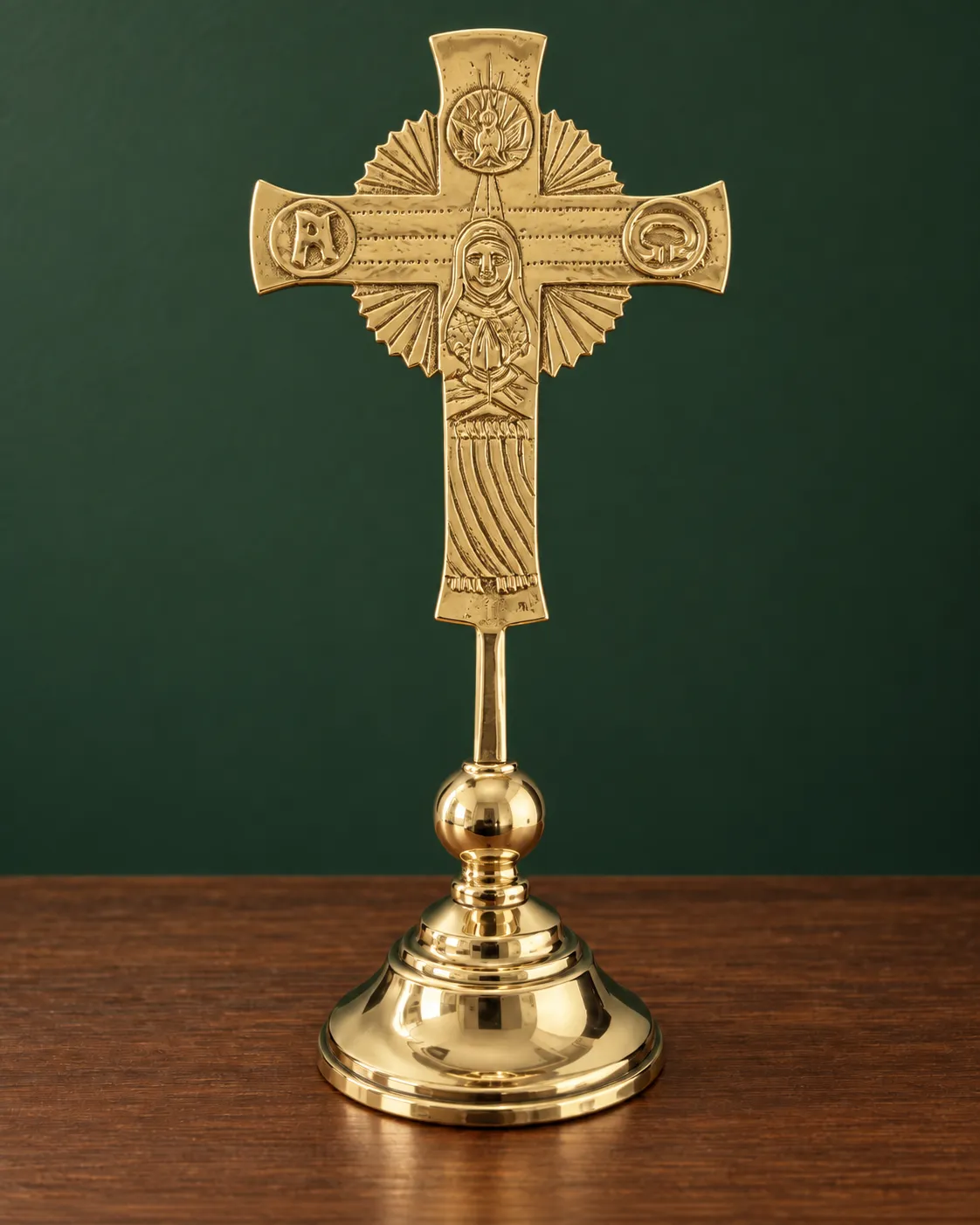 Vista frontal completa del reverso, con la Virgen, la paloma del Espíritu Santo y las letras Alfa y Omega
