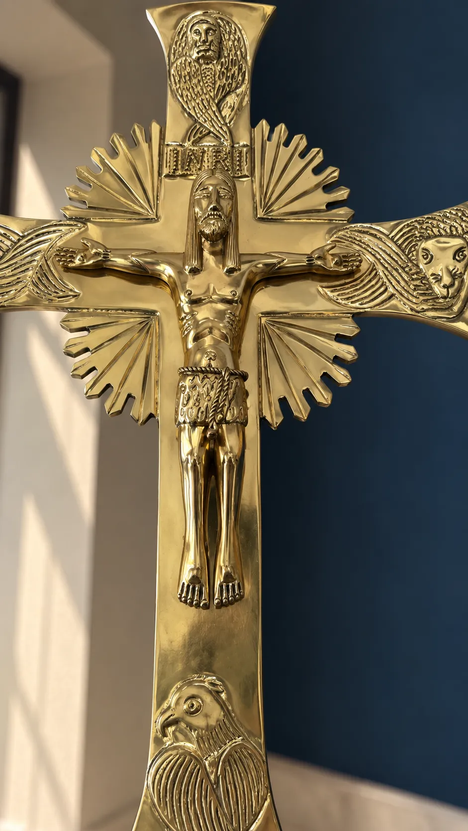 Detalle del rostro de Cristo y los símbolos de los evangelistas